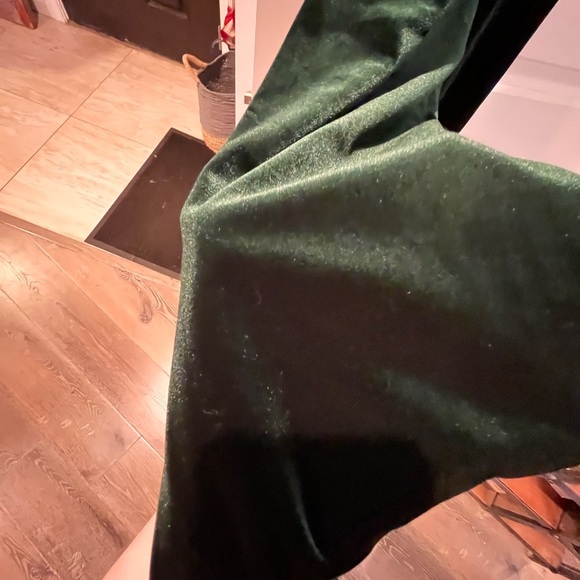 Elegant Green Velvet Jumpsuit - Picture 2 of 7